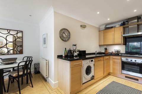 2 bedroom flat to rent, Kings Avenue Clapham SW4