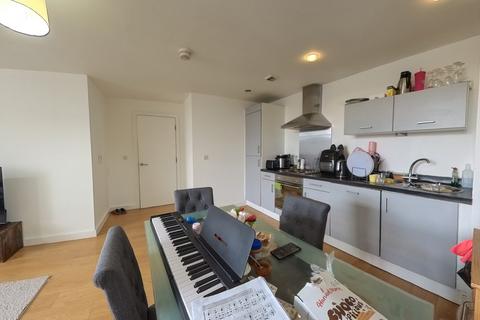 2 bedroom flat for sale, Broadway, Salford M50