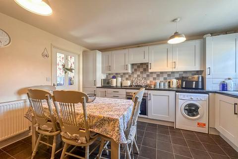 3 bedroom semi-detached house for sale, Woodcross Avenue, Scunthorpe, North Lincolnshire, DN16