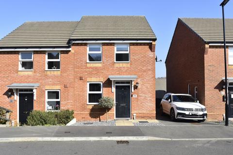 3 bedroom semi-detached house to rent, Swan Street, Newport PO30