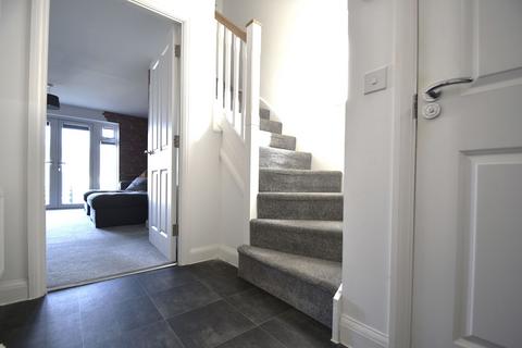 3 bedroom semi-detached house to rent, Swan Street, Newport PO30