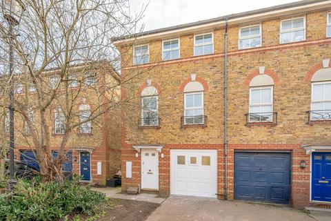 3 bedroom terraced house to rent, Compton Close, Cricklewood, London, NW11