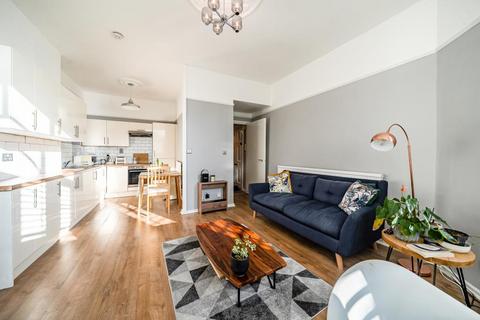 1 bedroom flat for sale, Netherhall Gardens,  Hampstead,  NW3