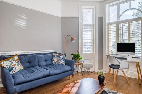 1 bedroom flat for sale, Netherhall Gardens,  Hampstead,  NW3