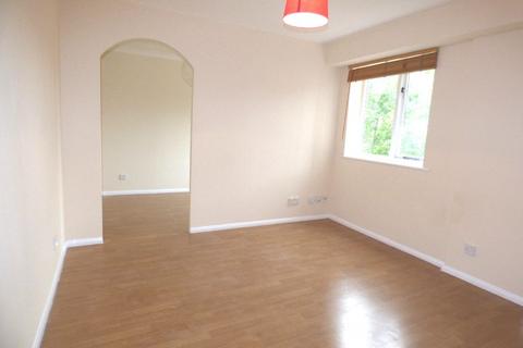 Studio to rent, Ruston Road, London