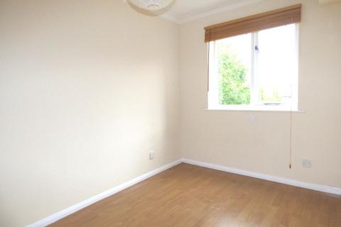 Studio to rent, Ruston Road, London