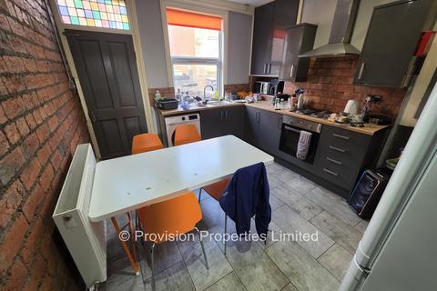 4 bedroom terraced house to rent, Royal Park Road, Hyde Park LS6