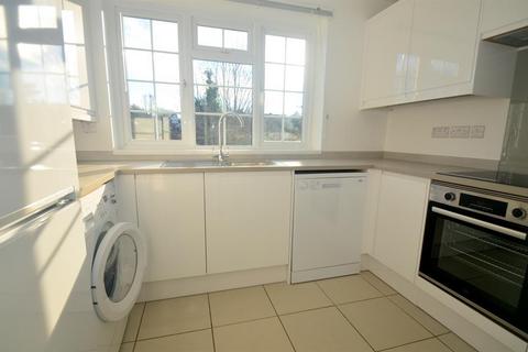 2 bedroom flat to rent, Oxford Court, Epsom KT18