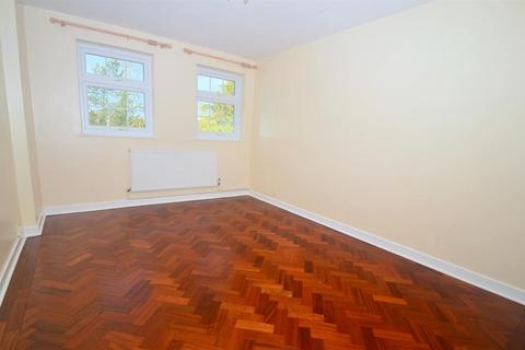 2 bedroom flat to rent, Oxford Court, Epsom KT18