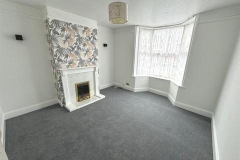 3 bedroom terraced house to rent, New Road, Littlehampton