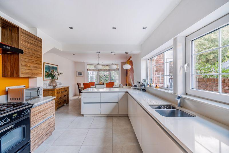 Kitchen/ Dining Room