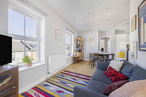 2 bedroom flat for sale, Marmont Road, London