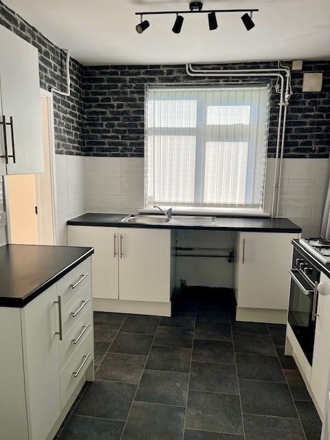 144 Stockbridge Lane kitchen.JPG