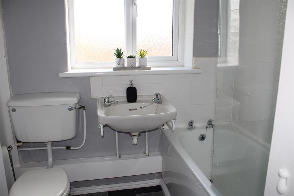 144 Stockbridge Lane bathroom.JPG