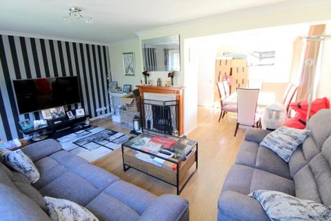 3 bedroom detached house for sale, St Peters Close, Burnham