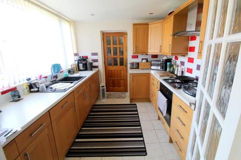 3 bedroom detached house for sale, St Peters Close, Burnham