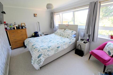 3 bedroom detached house for sale, St Peters Close, Burnham