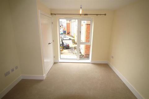 2 bedroom flat to rent, OLIVER HOUSE