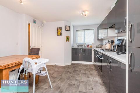 4 bedroom semi-detached house for sale, Poplars Park Avenue, Bradford, West Yorkshire, BD2 1FP