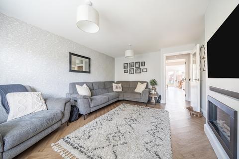 5 Beaney View, Moredon, Swindon, SN2 2FG