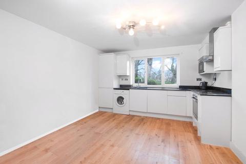 3 bedroom flat to rent, Inwen Court, Grinstead Road, Deptford, London, SE8