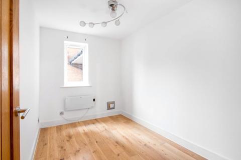 3 bedroom flat to rent, Inwen Court, Grinstead Road, Deptford, London, SE8