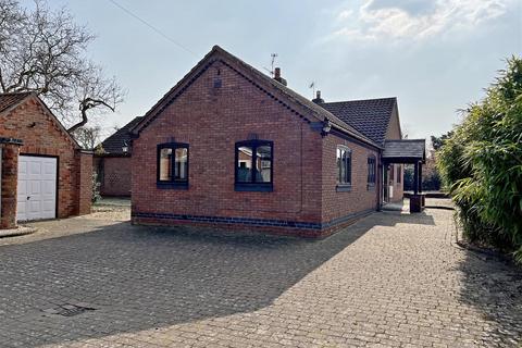 5 bedroom detached bungalow to rent, Berkeley Avenue, North Hykeham