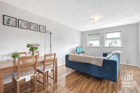 2 bedroom flat for sale, Maple Close, Hainault