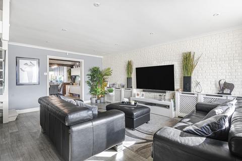 12 The Poplars, Abridge, Romford, RM4 1BB
