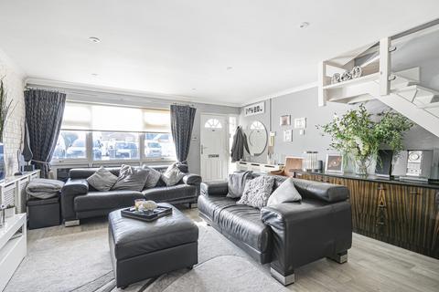 12 The Poplars, Abridge, Romford, RM4 1BB