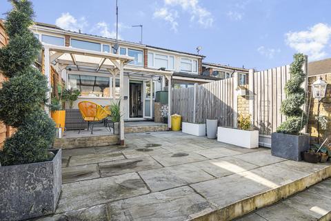 12 The Poplars, Abridge, Romford, RM4 1BB