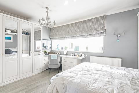 12 The Poplars, Abridge, Romford, RM4 1BB