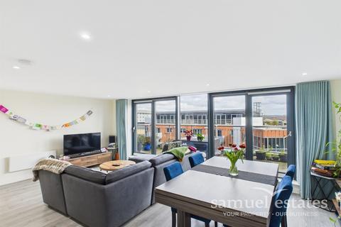 2 bedroom flat for sale, Chapter Way, London, SW19