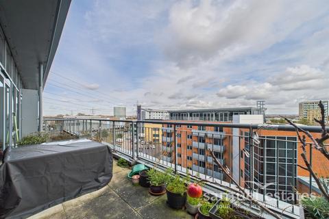 2 bedroom flat for sale, Chapter Way, London, SW19