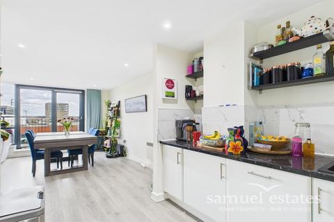 2 bedroom flat for sale, Chapter Way, London, SW19