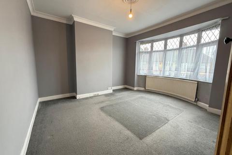 3 bedroom terraced house to rent, Thornton Road, Northampton NN2