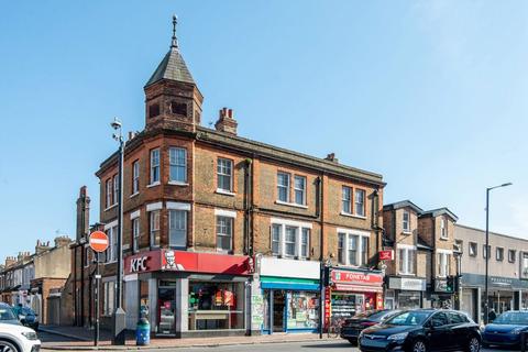 3 bedroom flat to rent, Fore Street, London N18