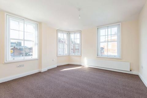 3 bedroom flat to rent, Fore Street, London N18