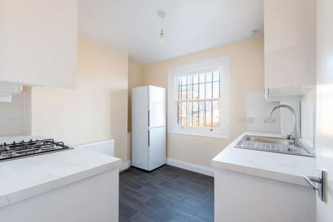 3 bedroom flat to rent, Fore Street, London N18