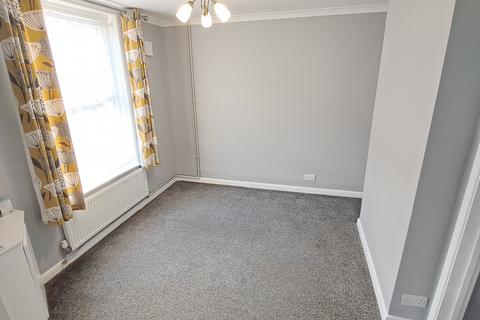 2 bedroom terraced house to rent, Leesland Road, Gosport PO12