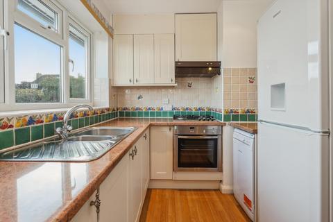 2 bedroom flat to rent, Belvedere Close, Esher, Surrey, KT10.