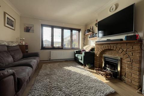 3 bedroom terraced house to rent, Heywood Way, Heybridge, CM9