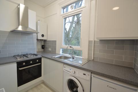 Studio to rent, The Avenue, Surbiton