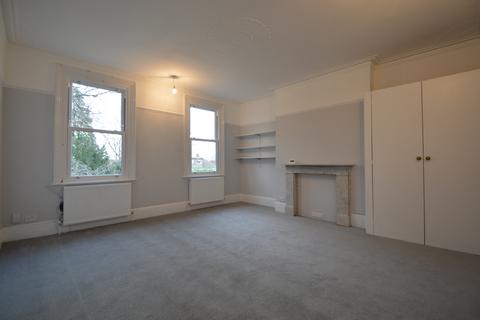 Studio to rent, The Avenue, Surbiton