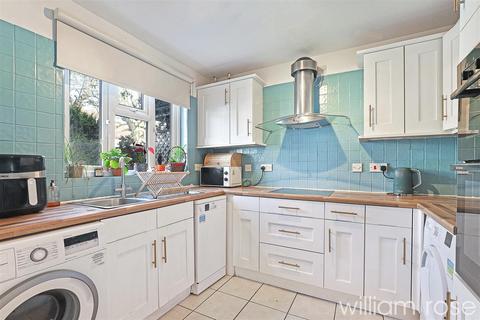 2 bedroom terraced house for sale, Fullers Road, London E18