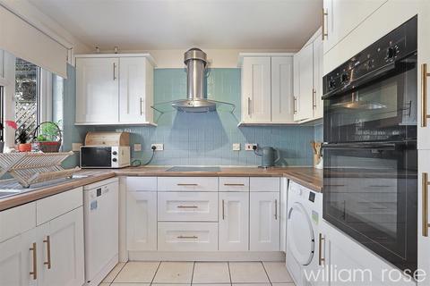 2 bedroom terraced house for sale, Fullers Road, London E18