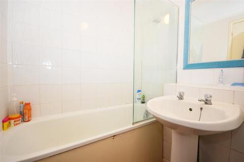 1 bedroom apartment to rent, Lewis Road, Richmond