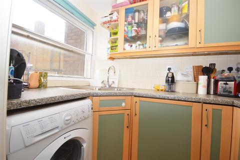 1 bedroom apartment to rent, Lewis Road, Richmond