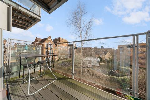 2 bedroom flat to rent, Blackheath Road, London SE10
