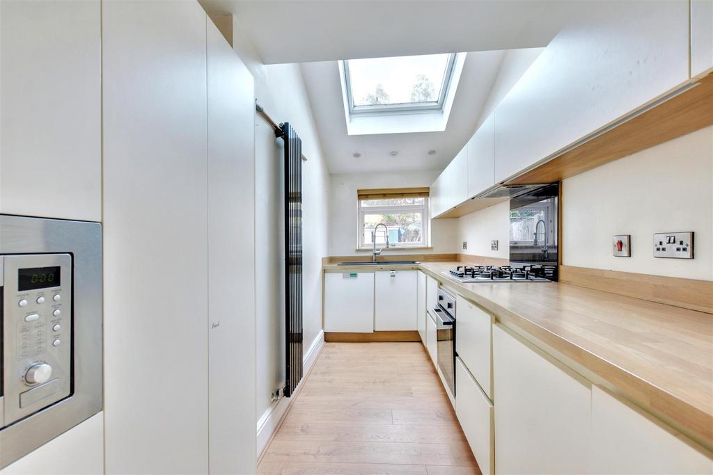 Kitchen 2.jpeg